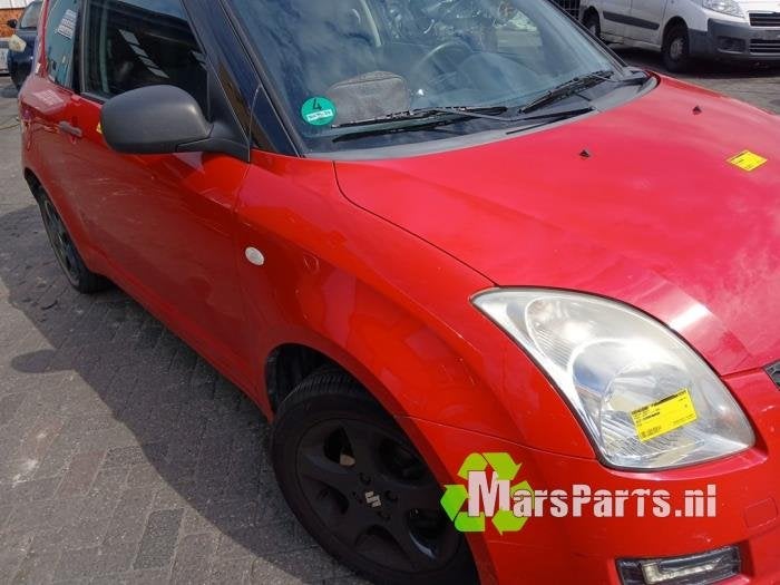 Scherm rechts-voor van een Suzuki Swift, Gebruikt, -, -, Ophalen of Verzenden