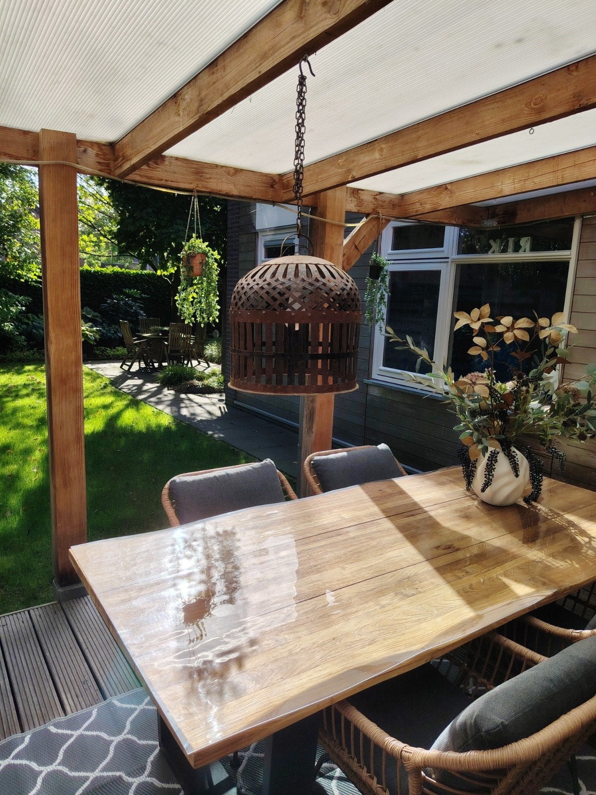 Foto 3 van Sens-Line tuinset met teakhouten tafel en wicker stoelen