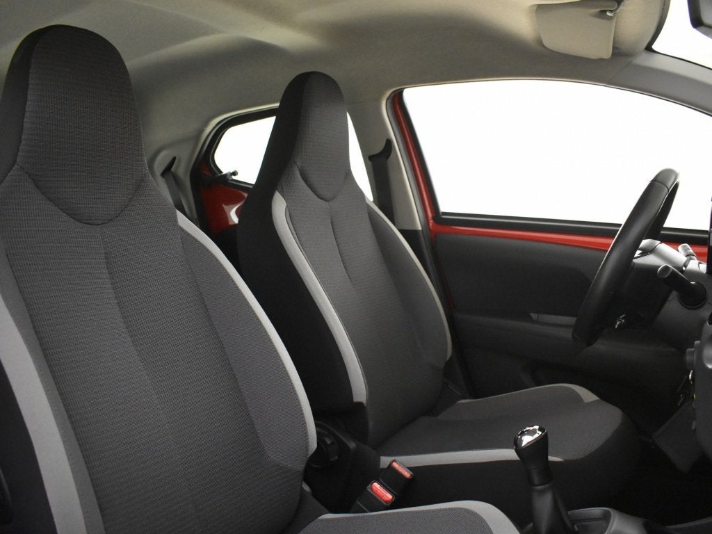 Toyota Aygo 1.0 VVT-i x-play limited | Carplay | Trekhaak |, Auto's, 12 maanden, Gebruikt, Euro 6, 4 stoelen