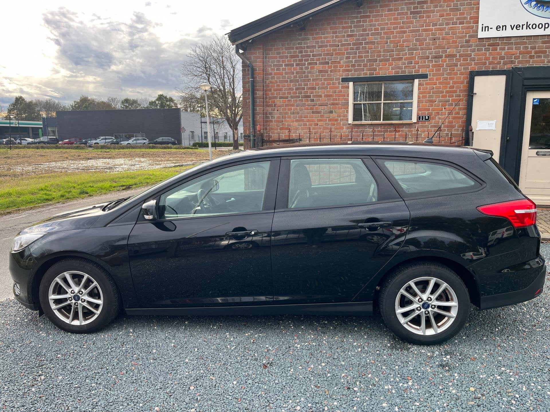 Ford Focus Wagon 1.0 Titanium ( Climate controle + Elektrisc, Gebruikt, Start-stop-systeem, Zwart, Handgeschakeld