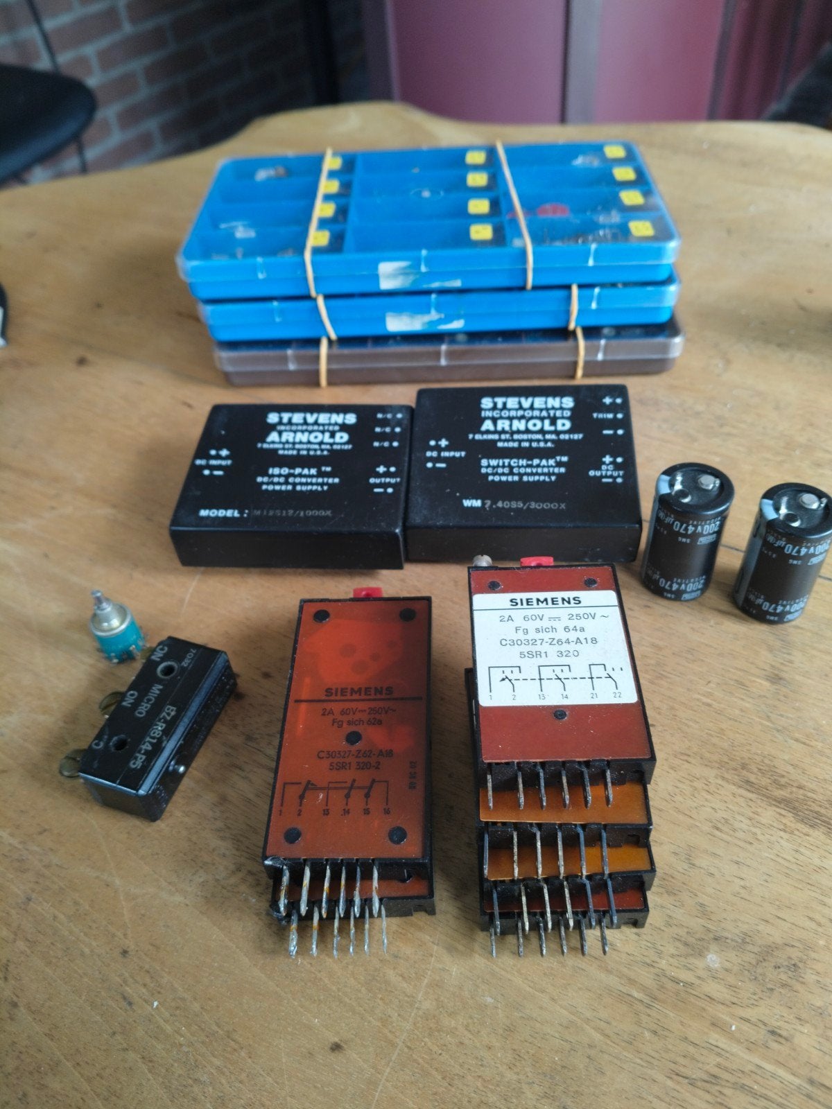 Elektronica onderdelen: zekeringen, LED's condensatoren, etc, Ophalen, Gebruikt