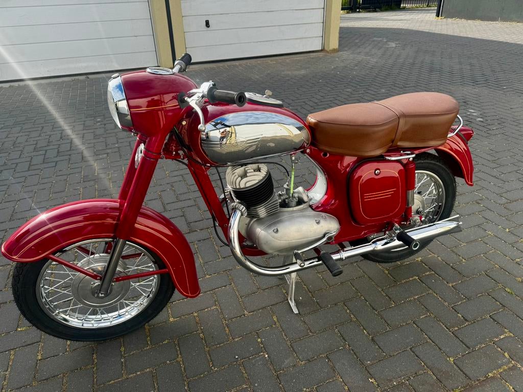 Professioneel spuitwerk voor Jawa & CZ motoren (jaren 50–60), Ophalen, Jawa, Info@prosystemsbv.nl