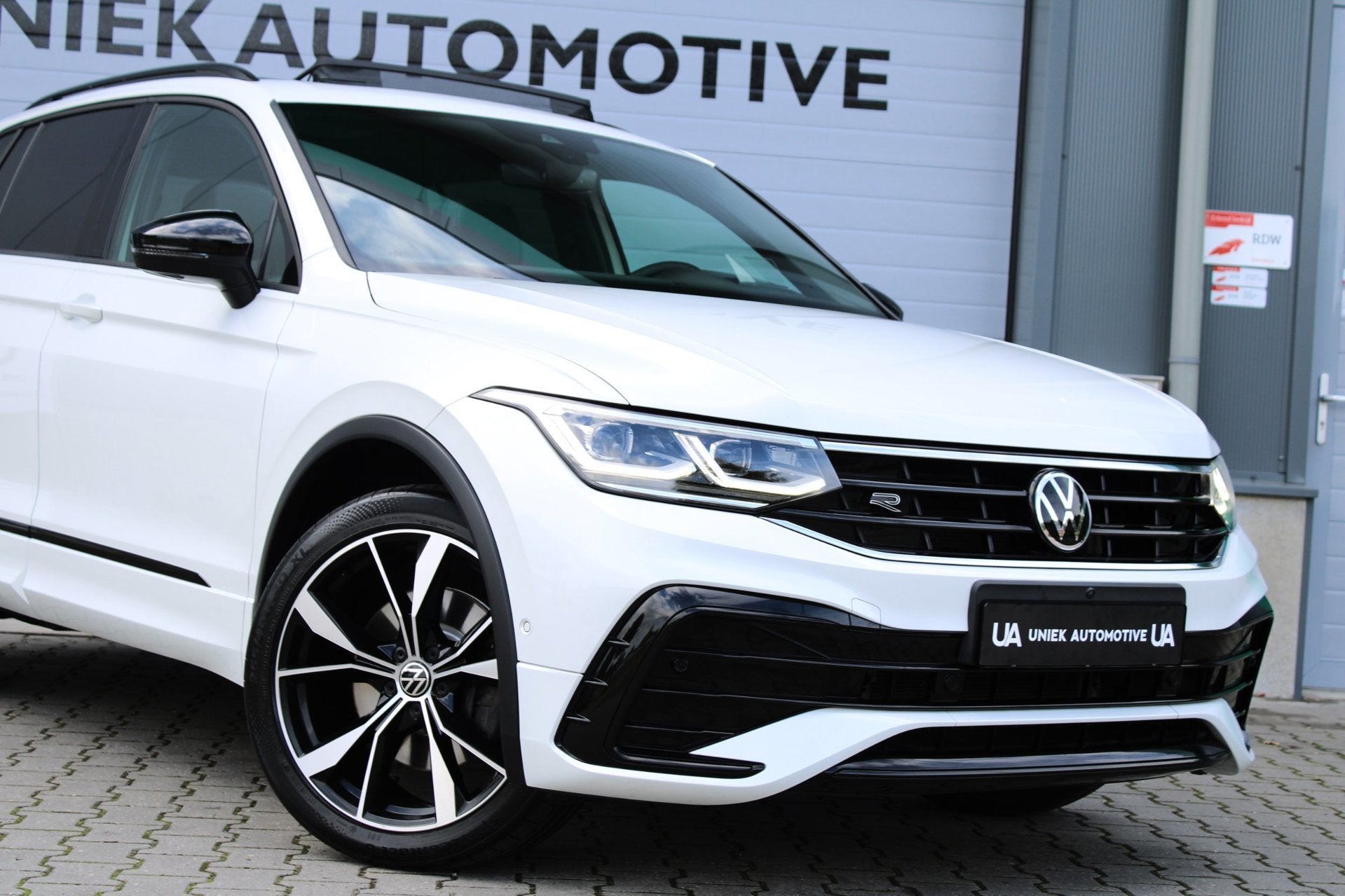 Volkswagen Tiguan 1.4 TSI eHybrid | 3 x R-LINE | LEDER | TRE, Auto's, Volkswagen, 1716 kg, Gebruikt, Zwart, 4 cilinders