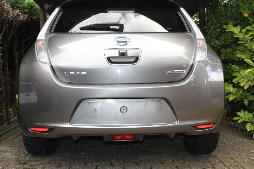 Nissan Leaf achterbumper met mistlamp en reflectoren, Ophalen