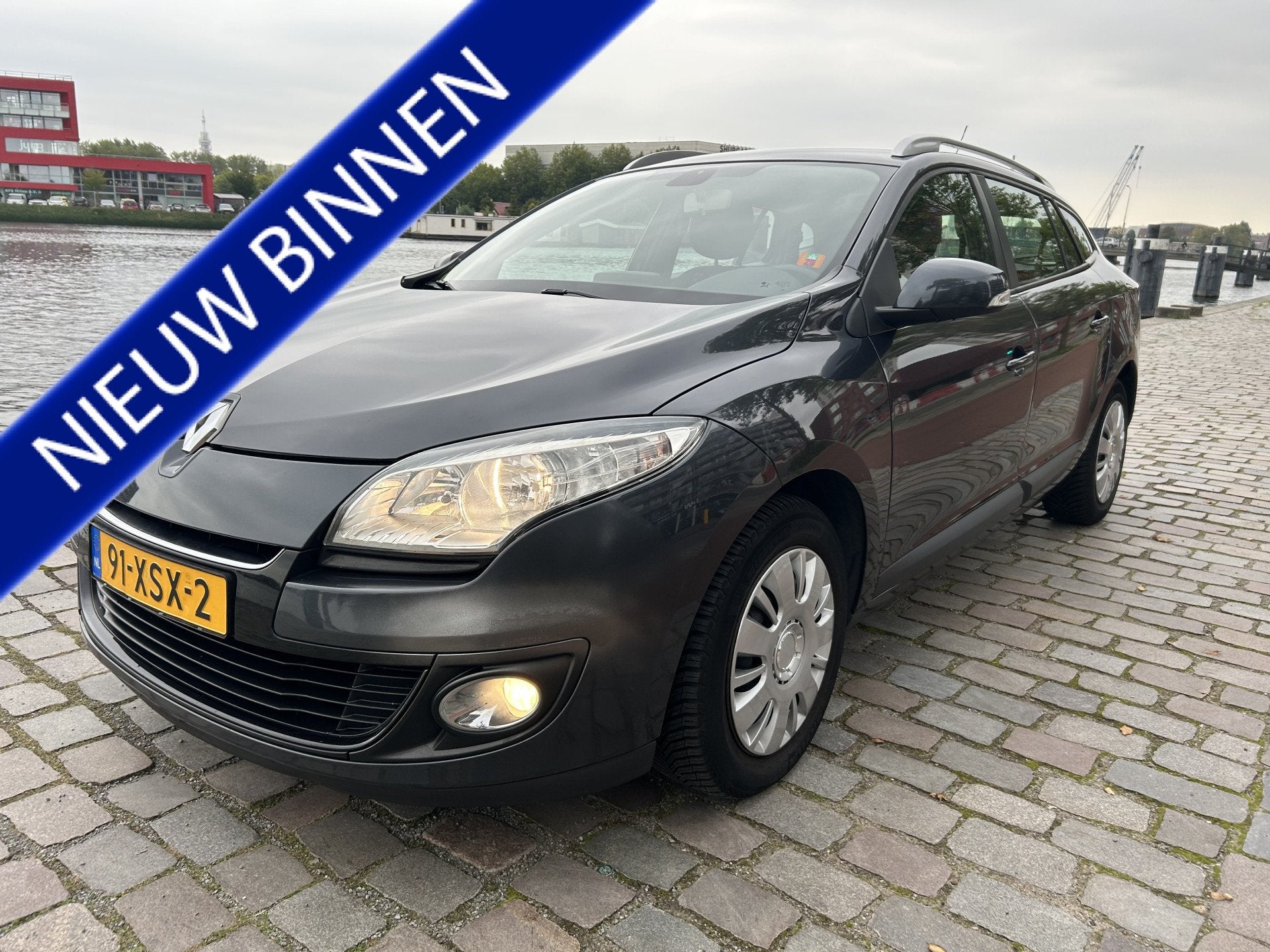 Renault Mégane Estate 1.5 dCi Expression navigatie apk airc, Auto's, Voorwielaandrijving, Euro 5, Stof, Gebruikt