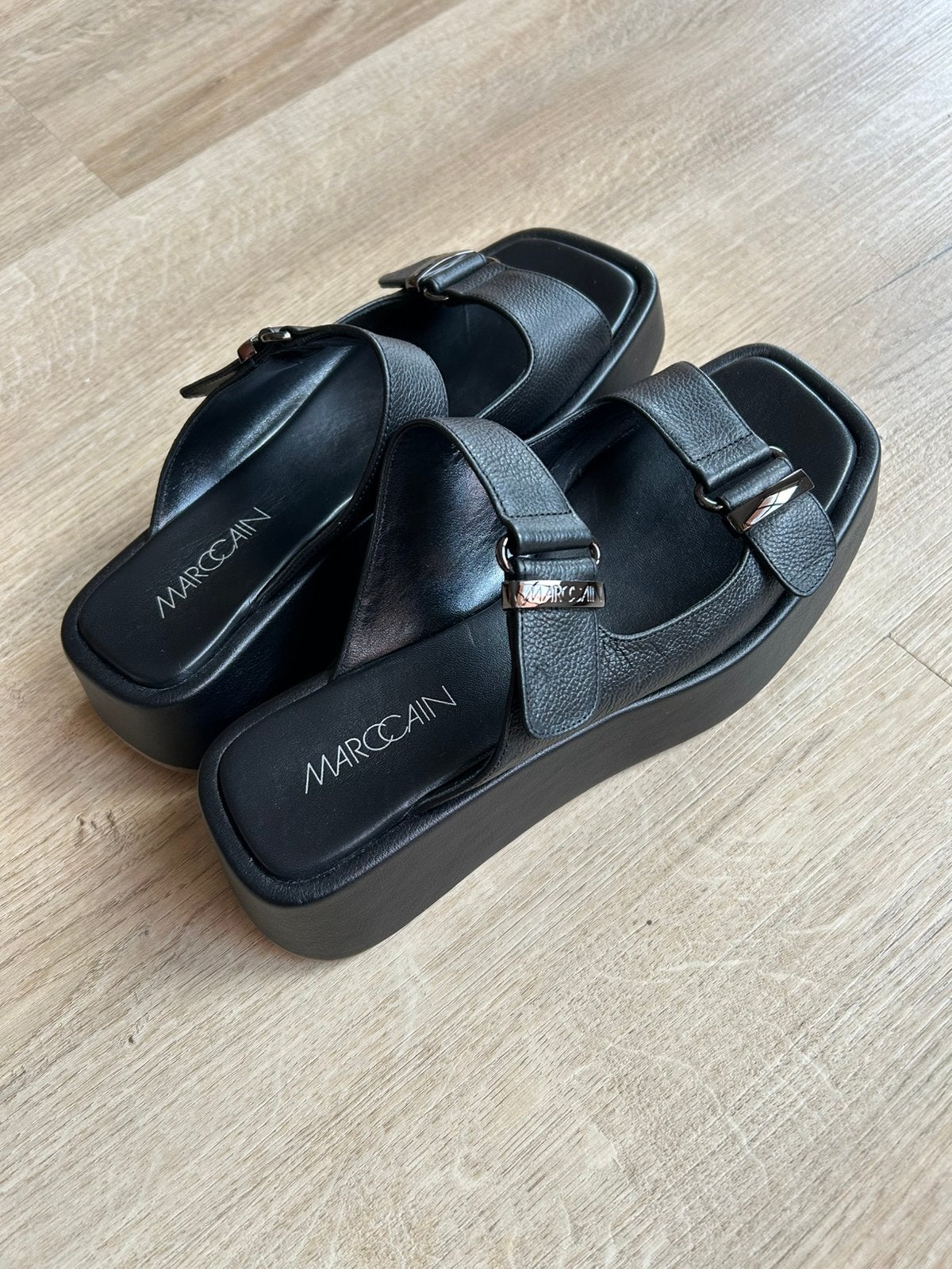 Marccain sandalen 40 zwar leer zgan, Kleding | Dames, Zwart, Zo goed als nieuw, Sandalen of Muiltjes, Ophalen of Verzenden
