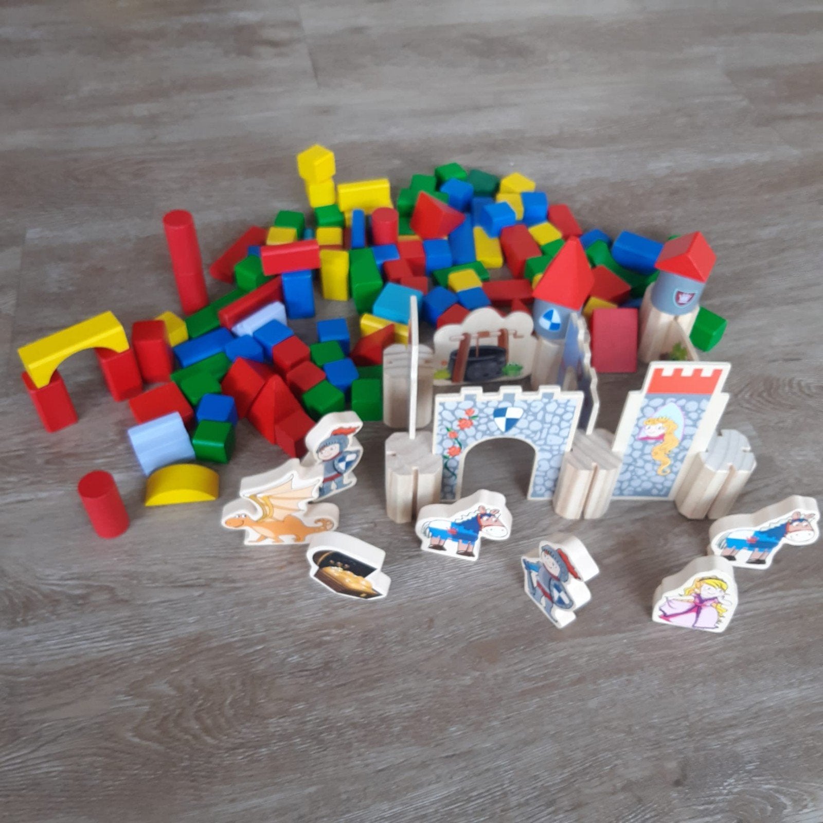 Houten bouwblokken en kasteelset met figuren, Kinderen en Baby's, Speelgoed | Houten speelgoed, Ophalen of Verzenden, Gebruikt