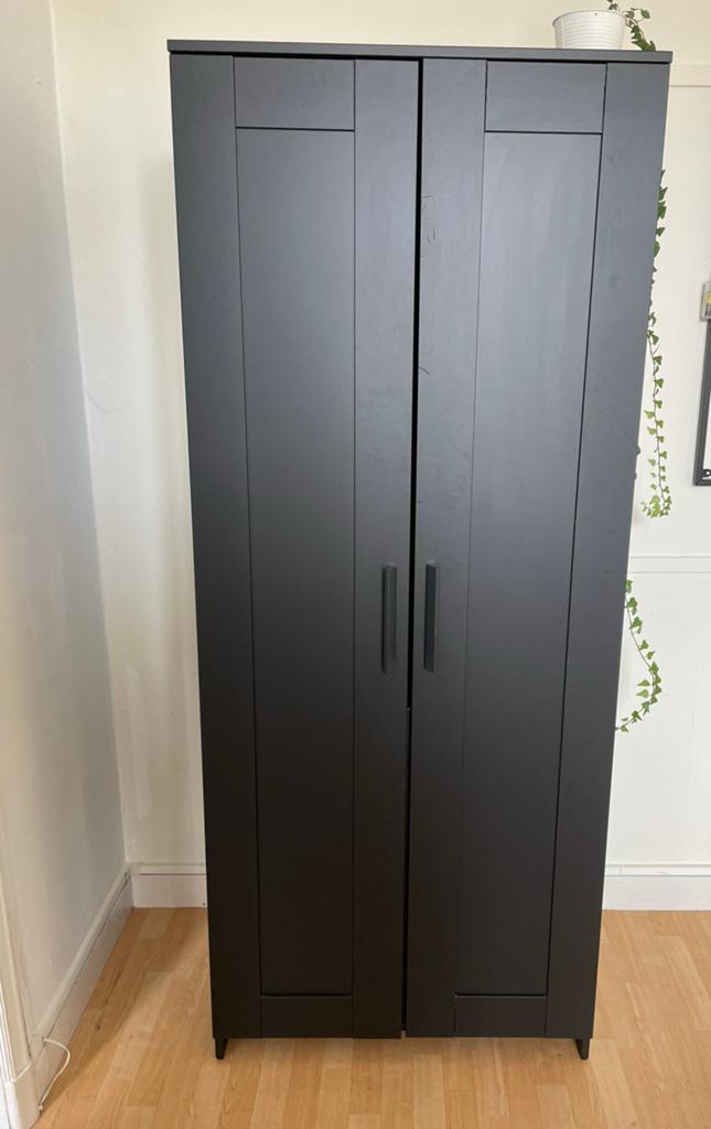 Ikea Brimnes zwarte kledingkast met twee deuren, Huis en Inrichting, Kasten | Kledingkasten, Ophalen, Met deur(en), Gebruikt, 50 tot 100 cm
