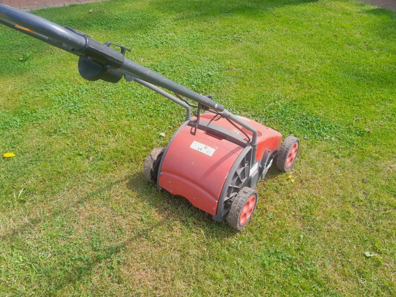 Verticuteer machine, Ophalen