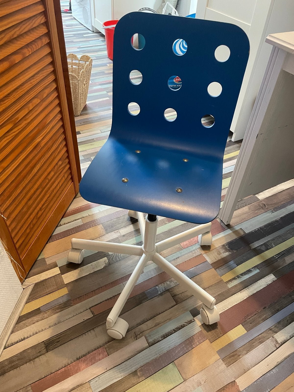 Ikea kinderbureaustoel met 360 graden draaiende wielen, Huis en Inrichting, Bureaustoelen, Ophalen, Zo goed als nieuw, Blauw, Bureaustoel