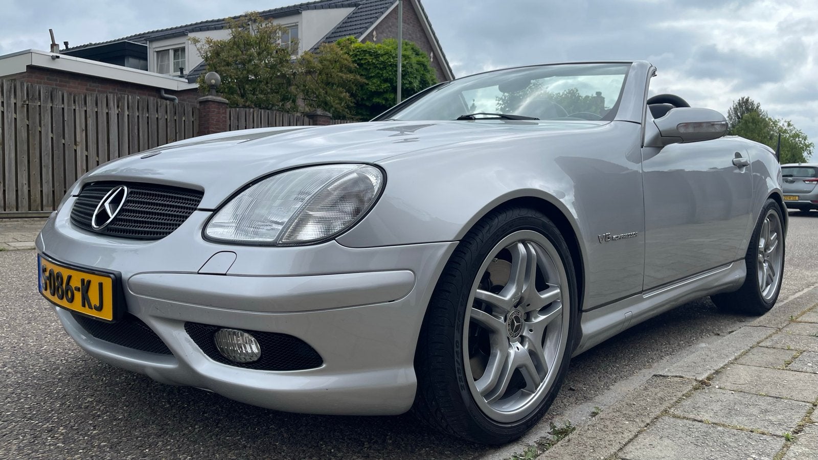 SLK 32 AMG Mercedes-Benz Mercedes 2002 Grijs, Auto's, Mercedes-Benz, Automaat, Achterwielaandrijving, Cabriolet, 75 €/maand