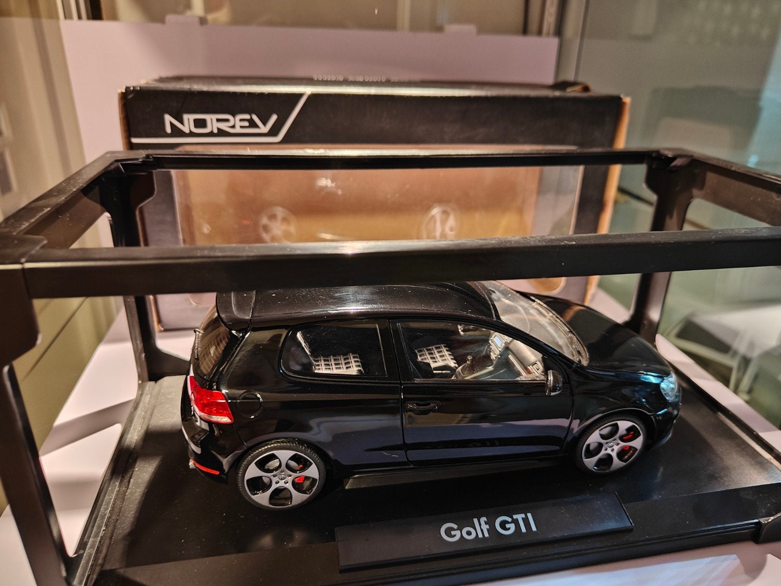 Volkswagen Golf 6 GTi zwart 1:18 ruiten interieur NOREV, Ophalen of Verzenden, Zo goed als nieuw, Auto, Norev