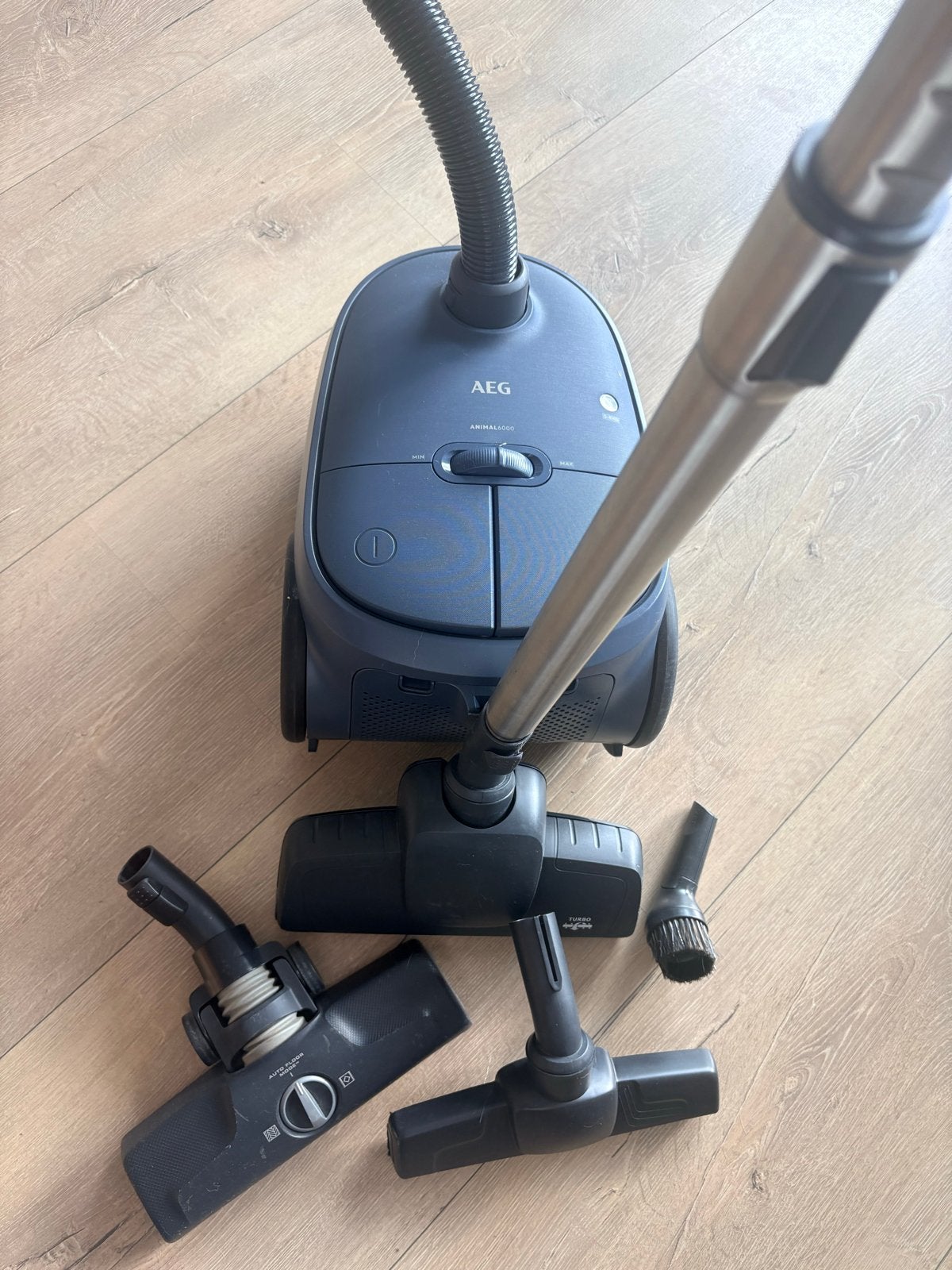 AEG stofzuiger met accessoires, Witgoed en Apparatuur, Ophalen, Zo goed als nieuw, Inclusief accessoires, AEG
