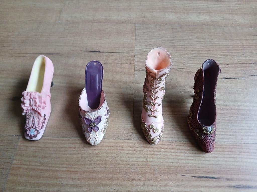 18 Miniatuur keramiek schoentjes, Verzamelen, Ophalen of Verzenden, Zo goed als nieuw