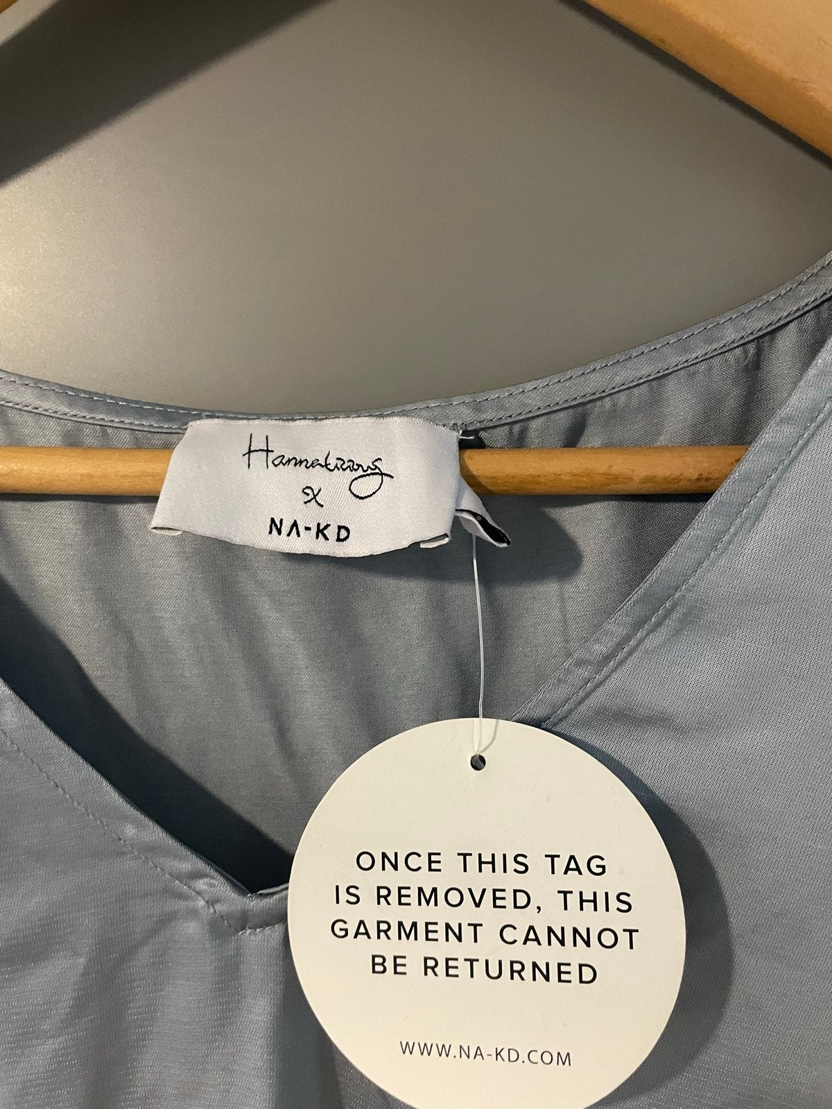 NA-KD Satijnen Croptop Maat L, Kleding | Dames, Tops, Blauw, Maat 42/44 (L), Nieuw, Ophalen of Verzenden
