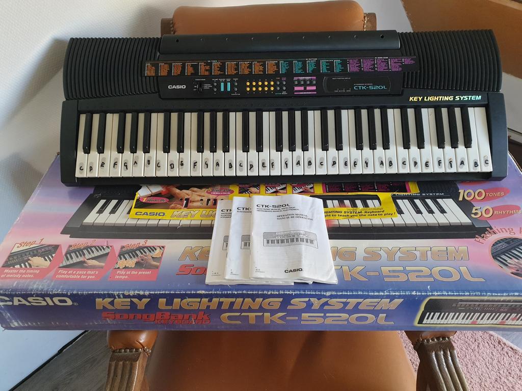 Casio keyboard CTK520L, Ophalen of Verzenden, Gebruikt, 61 toetsen, Casio