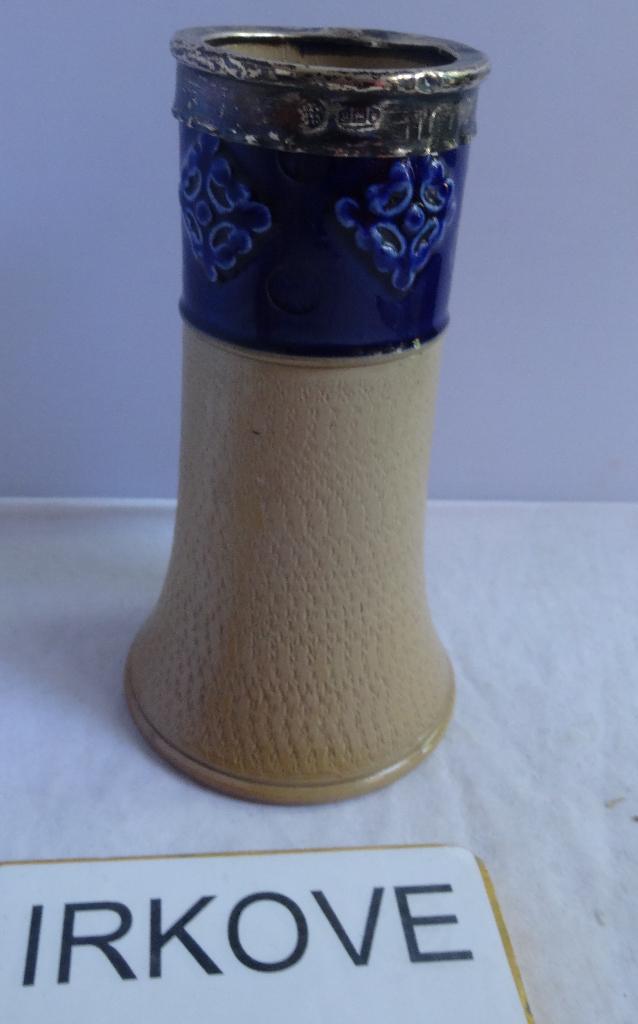 ROYAL DOULTON * VAASJE OF PIJPPOT * Zilveren Rand *, Verzenden