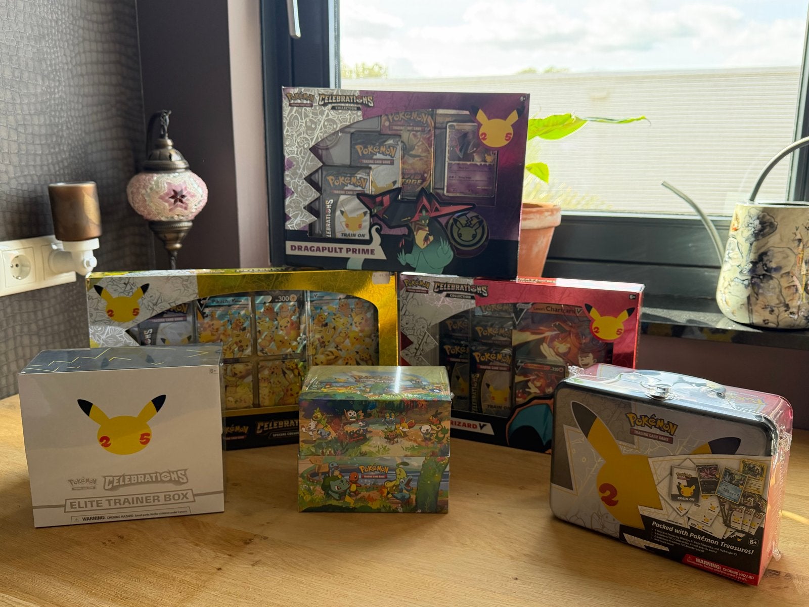 Pokémon Celebrations Collectie - Diverse Boxen en Tin, Ophalen of Verzenden, Nieuw, Meerdere kaarten