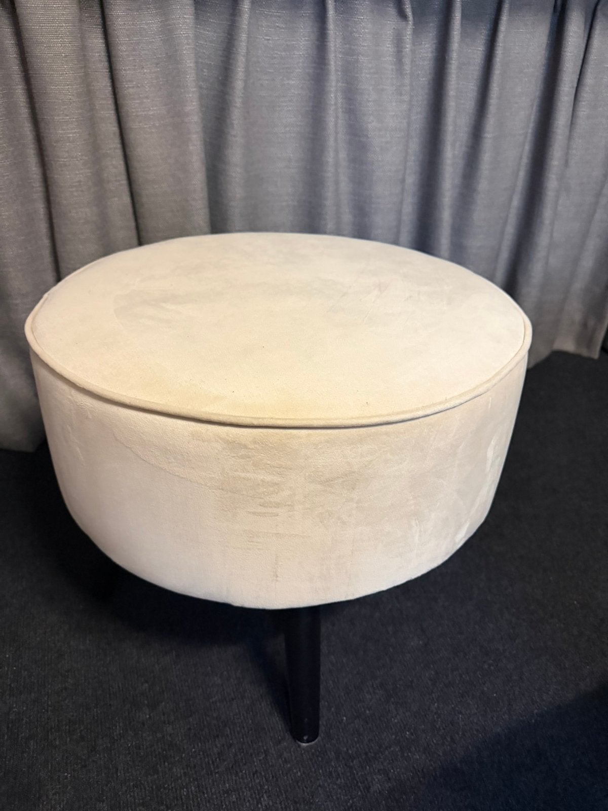 Te koop poef /bijzet krukje, Ophalen, Zo goed als nieuw, Crème