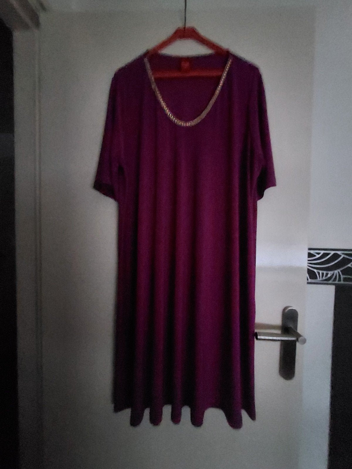 Paarse Only-M jurk met gouden kettingdetail, Kleding | Dames, Only-M, Paars, Maat 46/48 (XL) of groter, Ophalen of Verzenden
