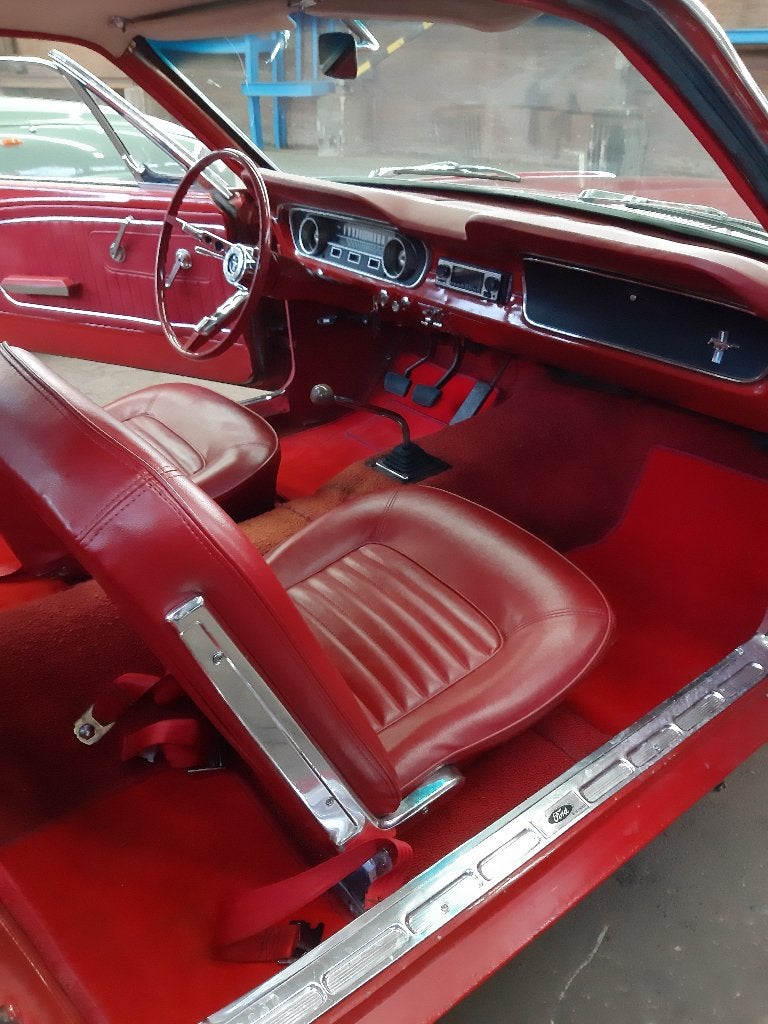 Ford Mustang 1965 - 3.3 SIX - handgeschakeld - poppy red, foto 9