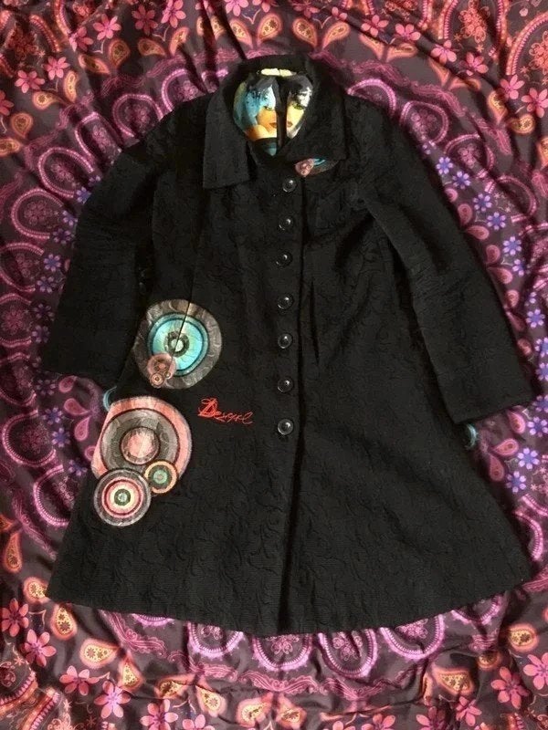 Mooie A-lijn designer jas van Desigual 42/44 nu voor 59,99€, Zwart, Maat 42/44 (L), Ophalen of Verzenden, Desigual