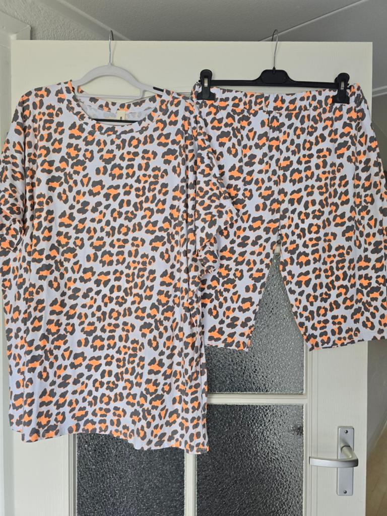 Nieuw 2delig set panter neon 40 42 44, Kleding | Dames, Huispakken, Ophalen of Verzenden, Nieuw, Maat 42/44 (L), Oranje