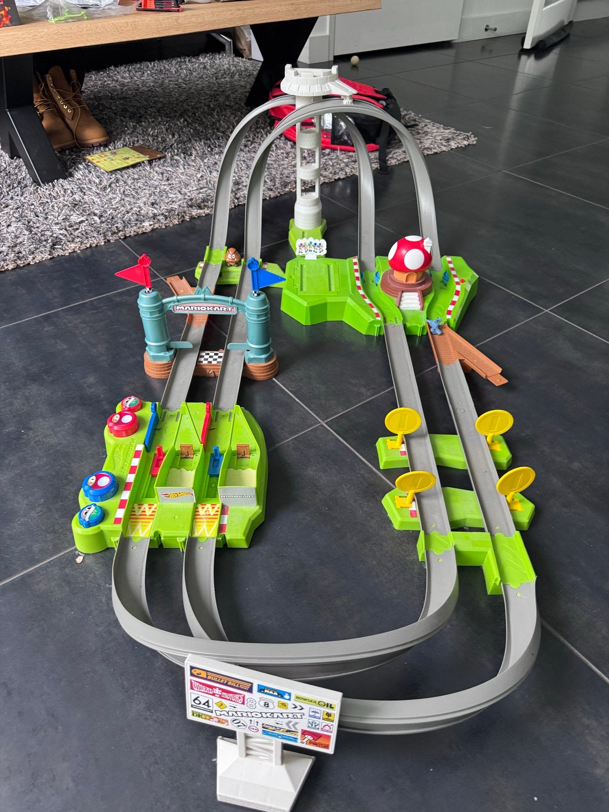 Hot Wheels Mario Kart Circuit Trackset Deluxe (model HFY15), Racebaan, Ophalen of Verzenden, Zo goed als nieuw, Hot Wheels