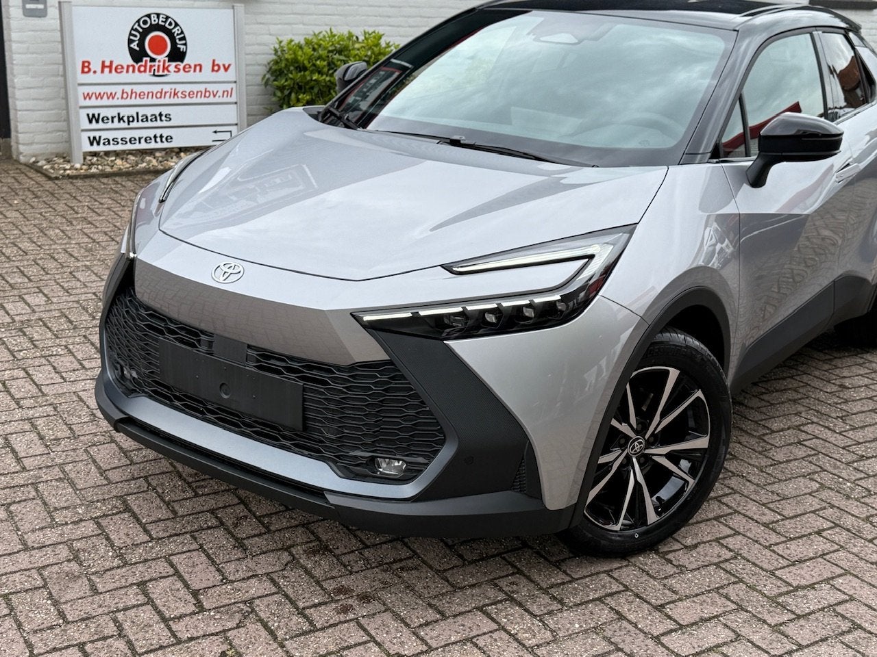 TOYOTA C-Hr 2.0 High Power PHEV 223pk CVT Dynamic/ Silver me, Dealer onderhouden, 4 cilinders, Plug-in hybride, Bedrijf