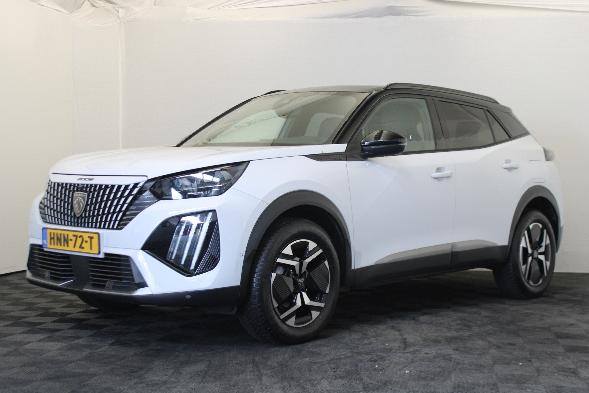 Peugeot 2008 1.2 PureTech 130 GT |Camera|Navi| (bj 2024), Auto's, Peugeot, Gebruikt, 1199 cc, Leder en Stof, Wit