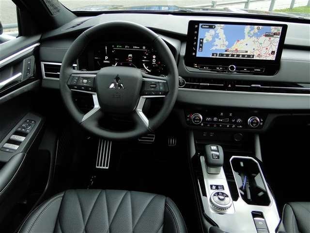 Mitsubishi Outlander 2.4 PHEV 306pk Black Edition Panoramada, Automaat, 2095 kg, 136 pk, Zwart