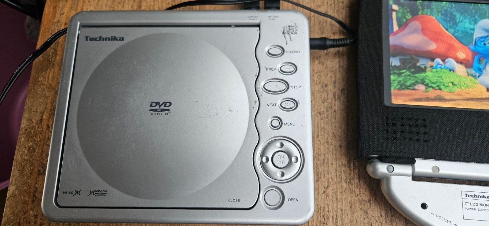 Draagbare DVD speler met 2 schermen voor in de auto, Audio, Tv en Foto, Dvd-spelers, Gebruikt, Draagbaar, Ophalen of Verzenden