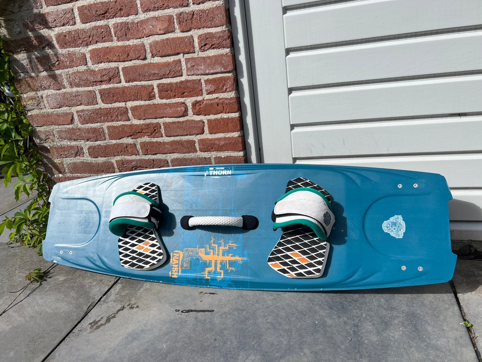 Naish Thorn 132x40 twin-tip kiteboard., Ophalen, Twintip, Kiteboard, Zo goed als nieuw