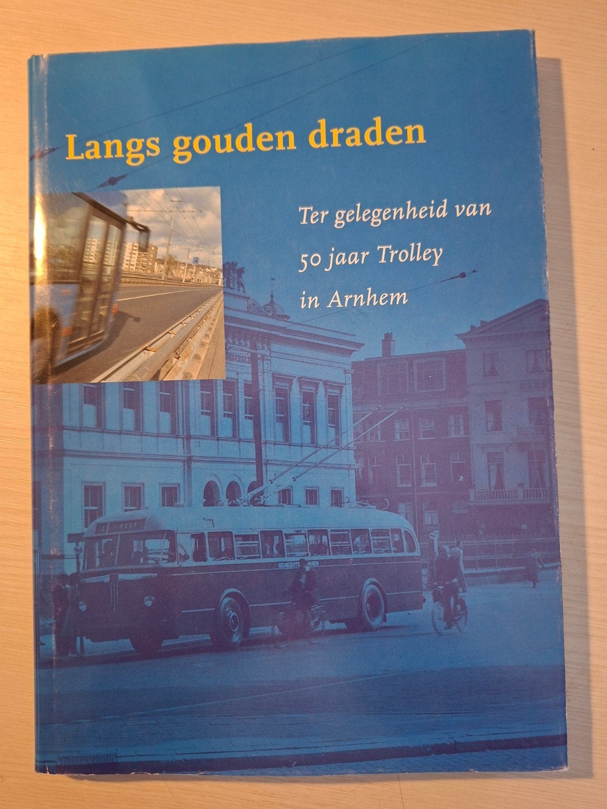 Boek: Langs gouden draden - 50 jaar Trolley in Arnhem, Ophalen of Verzenden, Zo goed als nieuw, Ferry Bosman, Bus