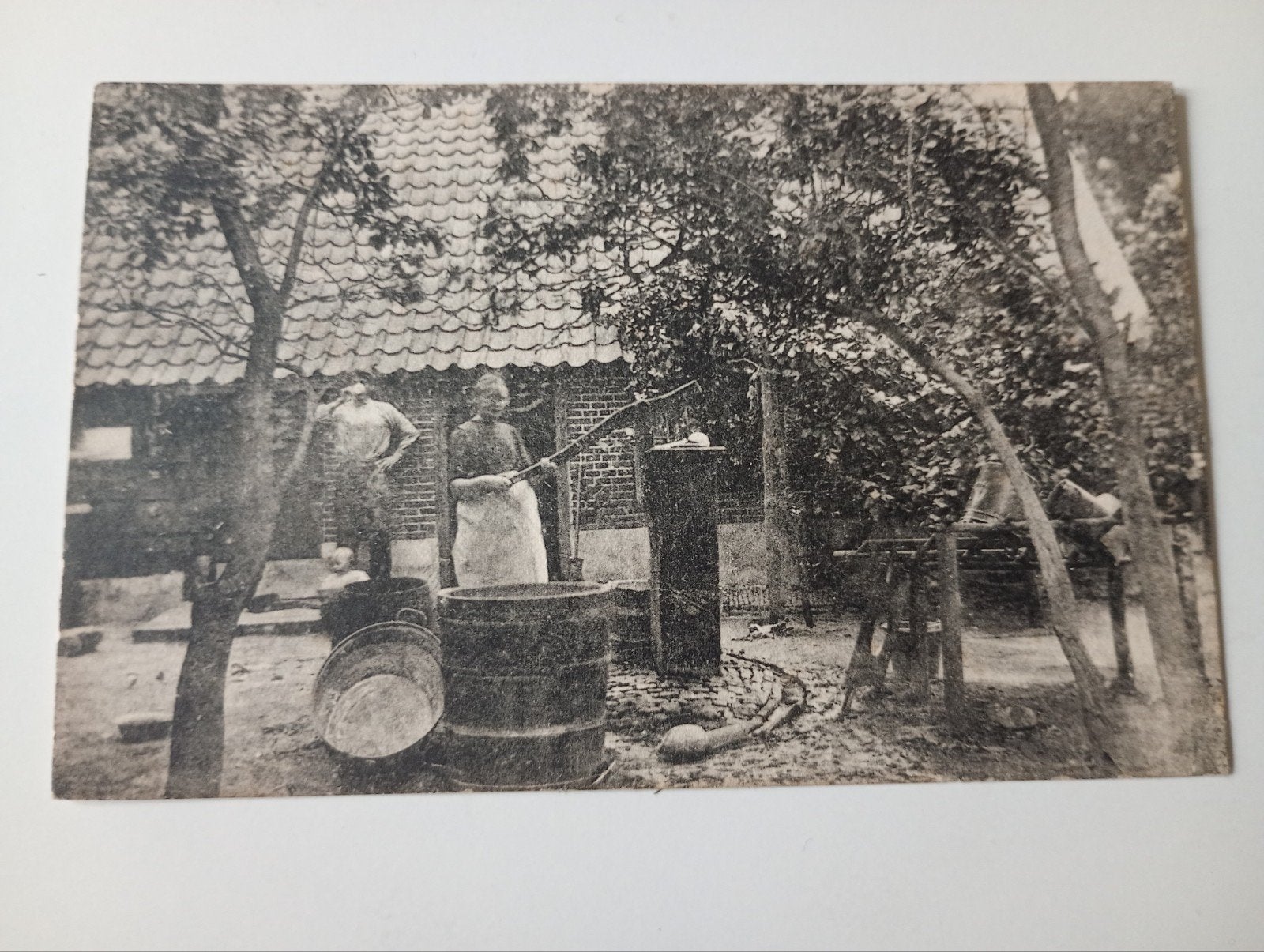 Nunspeet Boerenleven Boerin bij Pomp, Ophalen of Verzenden, 1920 tot 1940, Gelopen, Gelderland