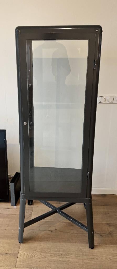 Industriële IKEA vitrinekast met glas en metalen frame, Huis en Inrichting, Kasten | Vitrinekasten, Ophalen, Met plank(en), 50 tot 100 cm