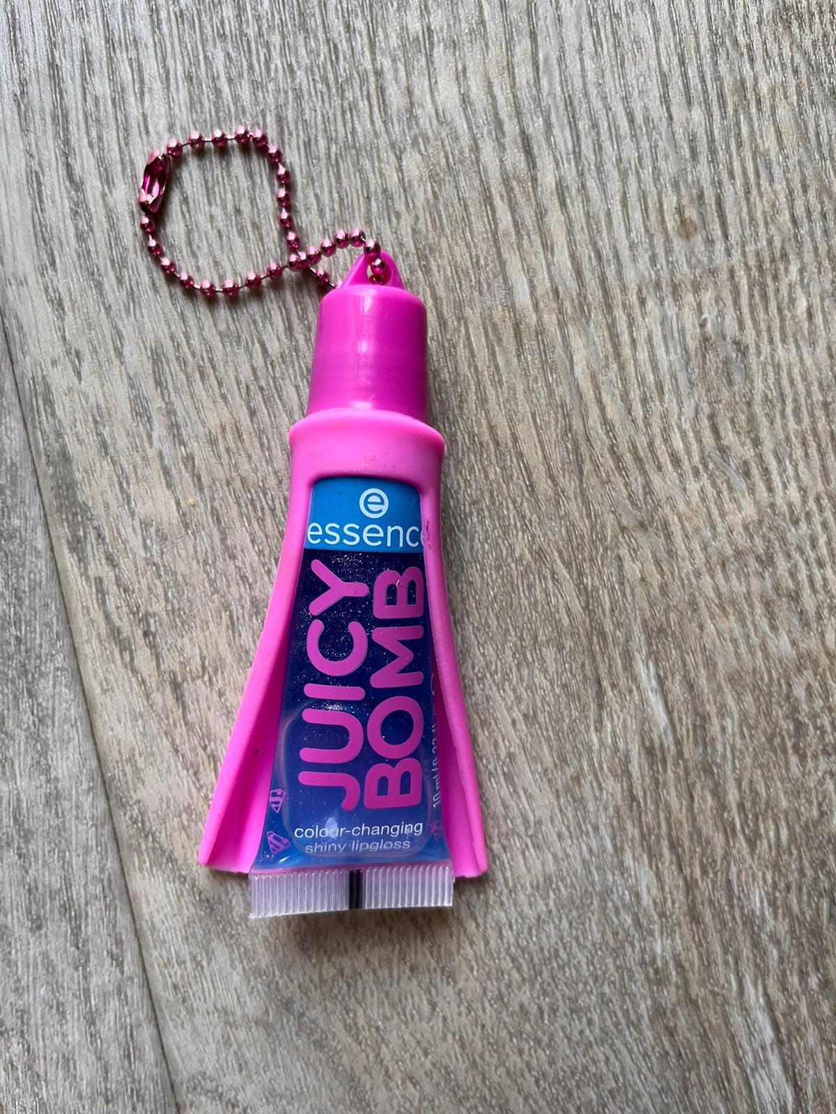 Essence juicy bomb Superman, Ophalen of Verzenden, Zo goed als nieuw, Lippen, Make-up