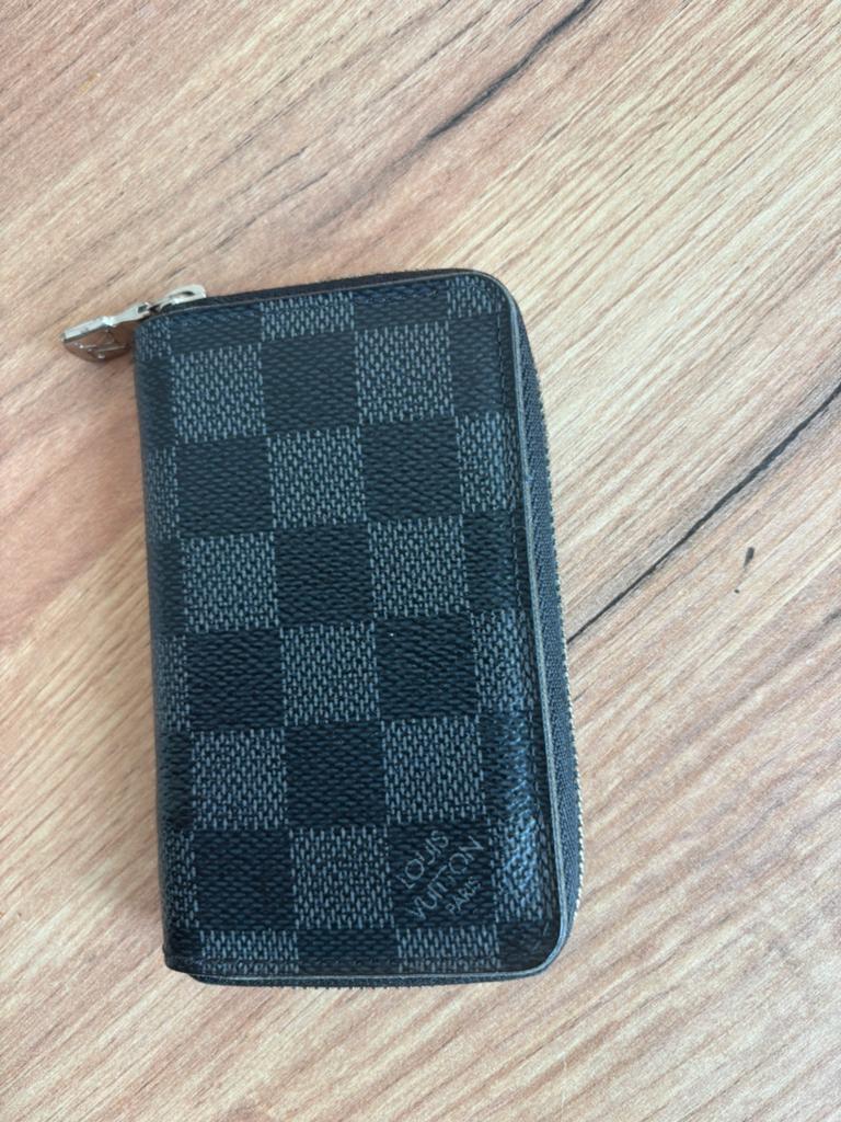 Luios Vuitton pasjeshouder, Sieraden, Tassen en Uiterlijk, Portemonnees, Ophalen of Verzenden, Gebruikt, Zwart
