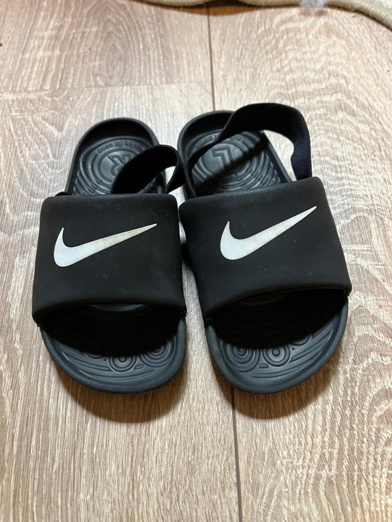 Nike slippers maat 27, Ophalen, Jongen of Meisje, Overige typen, Zo goed als nieuw