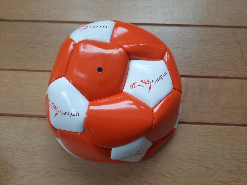 Sanquin voetbal - oranje wit - nieuw -, Ophalen of Verzenden, Zo goed als nieuw, Buitenlandse clubs, Overige typen