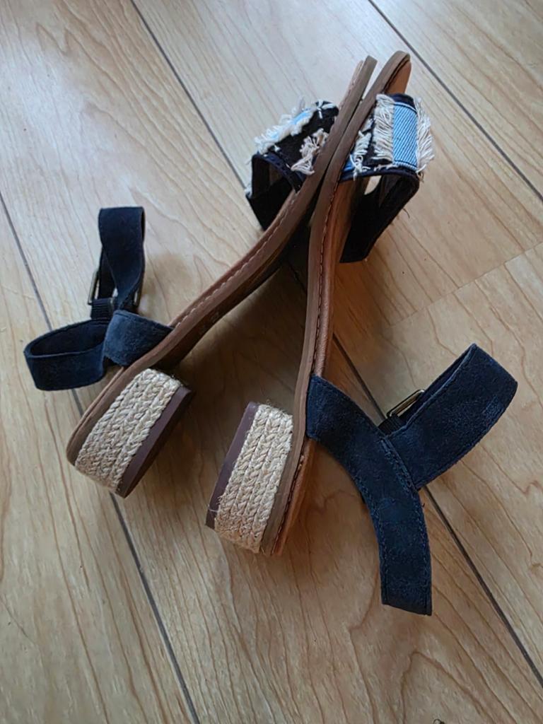 Toms sandalen maat 40 W9 - Zo goed als nieuw, Blauw, Zo goed als nieuw, Toms, Sandalen of Muiltjes