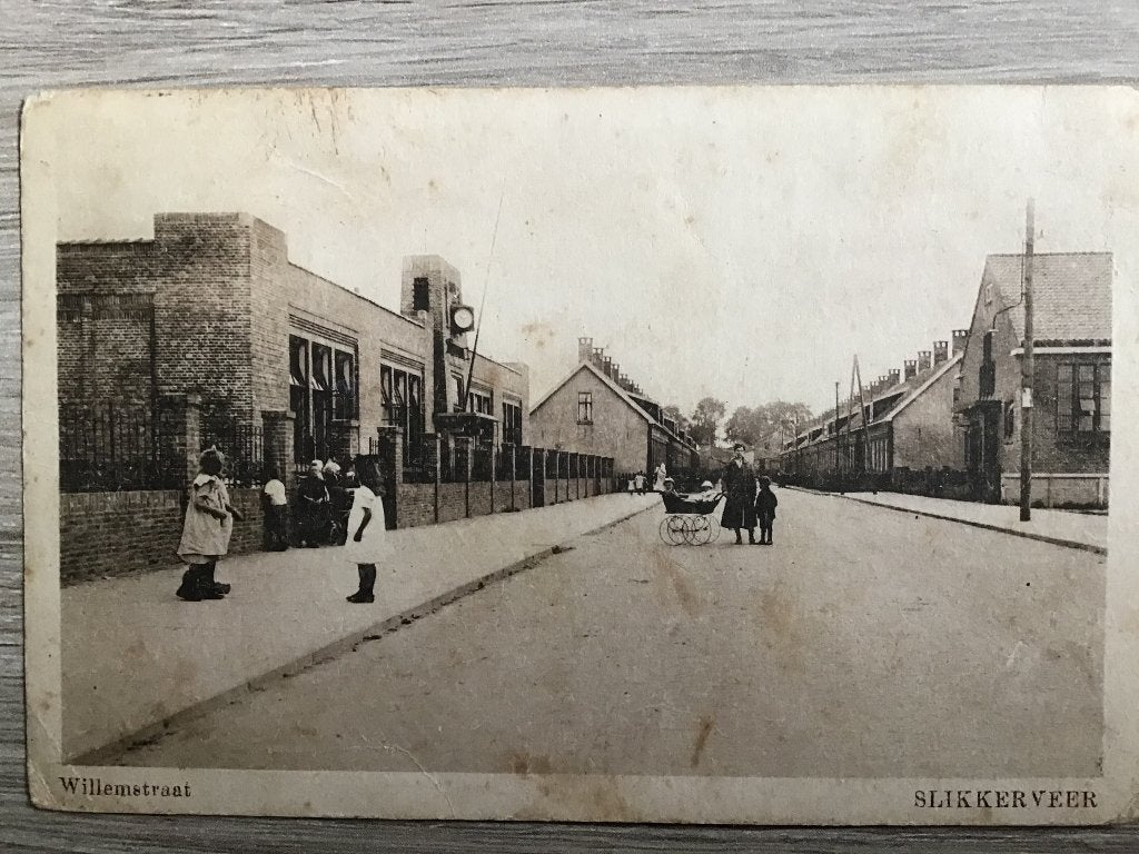 Oude ansichtkaart Willemstraat Slikkerveer 1928, Ophalen of Verzenden, 1920 tot 1940, Gelopen, Zuid-Holland