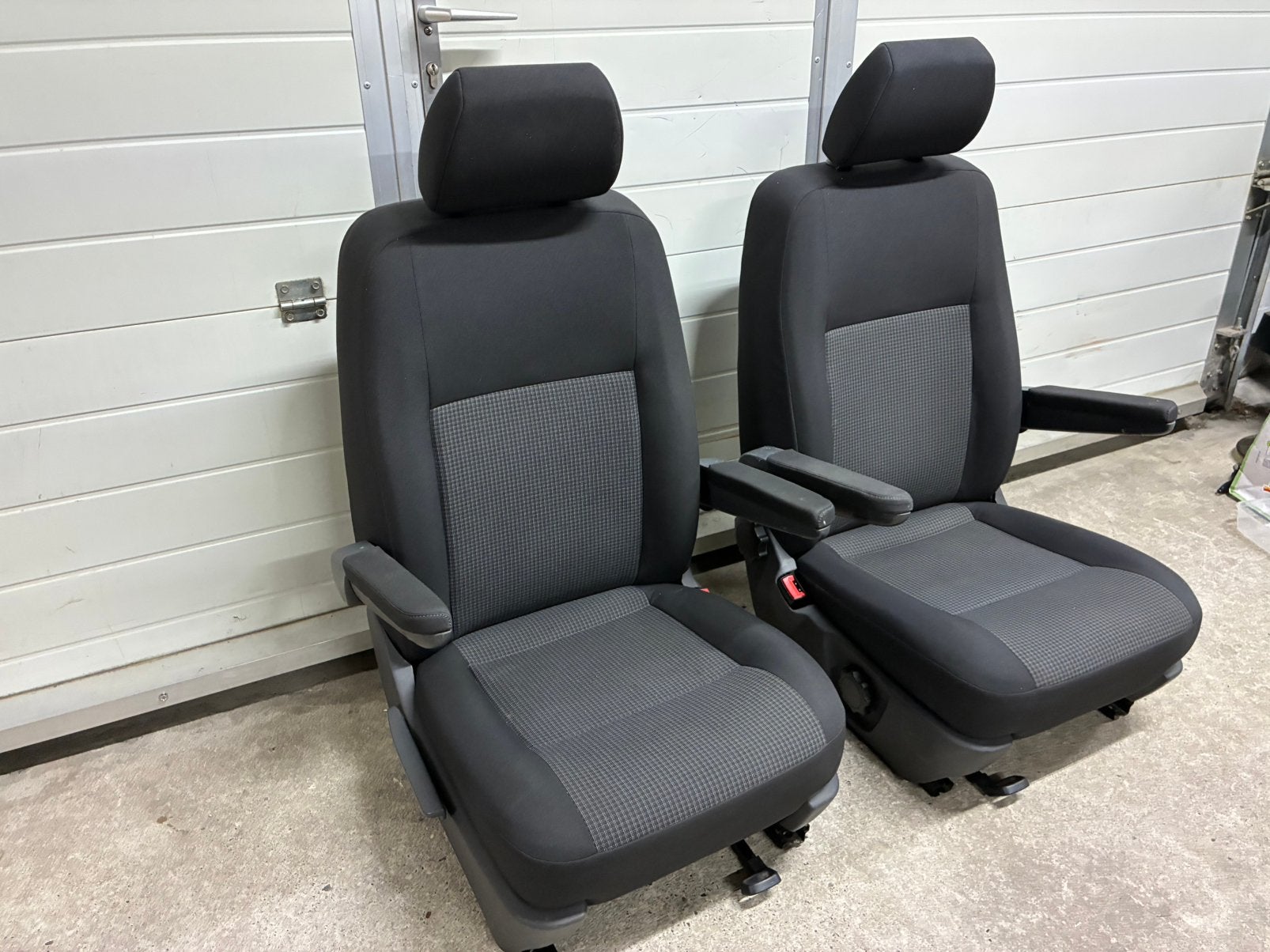 Foto 5 van Volkswagen Transporter T6 comfortstoelen DOUBLE GRID