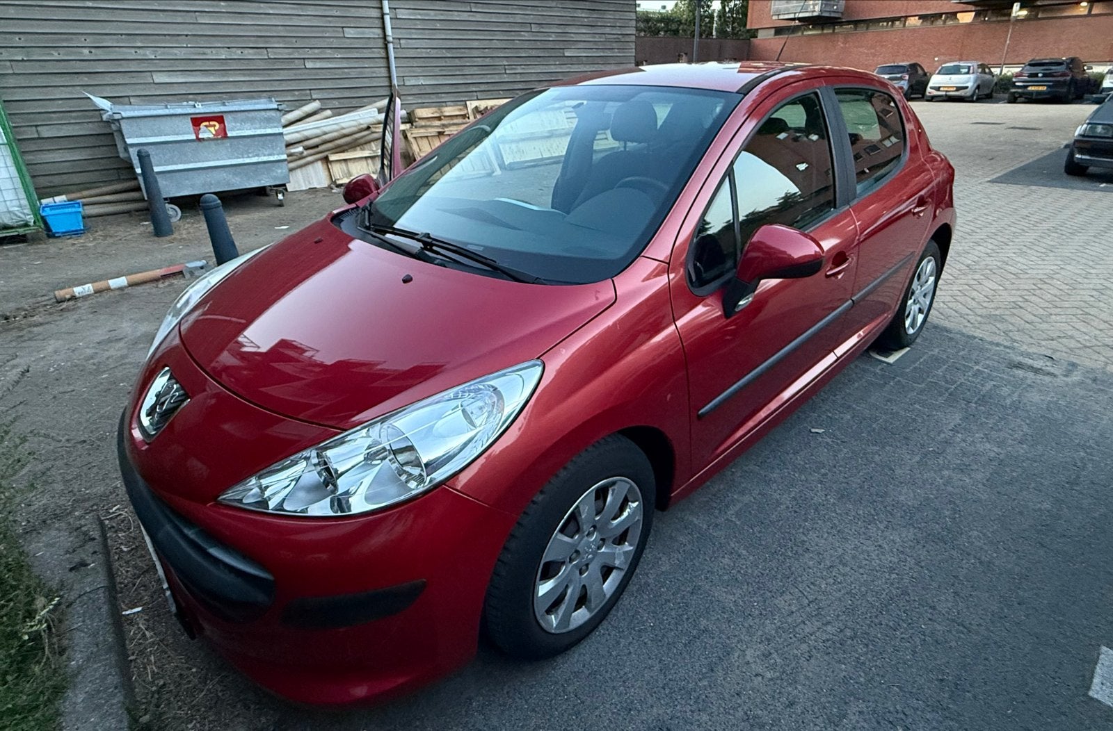 Peugeot 207 1.4 16V 5DRS 2006 Rood, Voorwielaandrijving, 1360 cc, 4 cilinders, 49 €/maand
