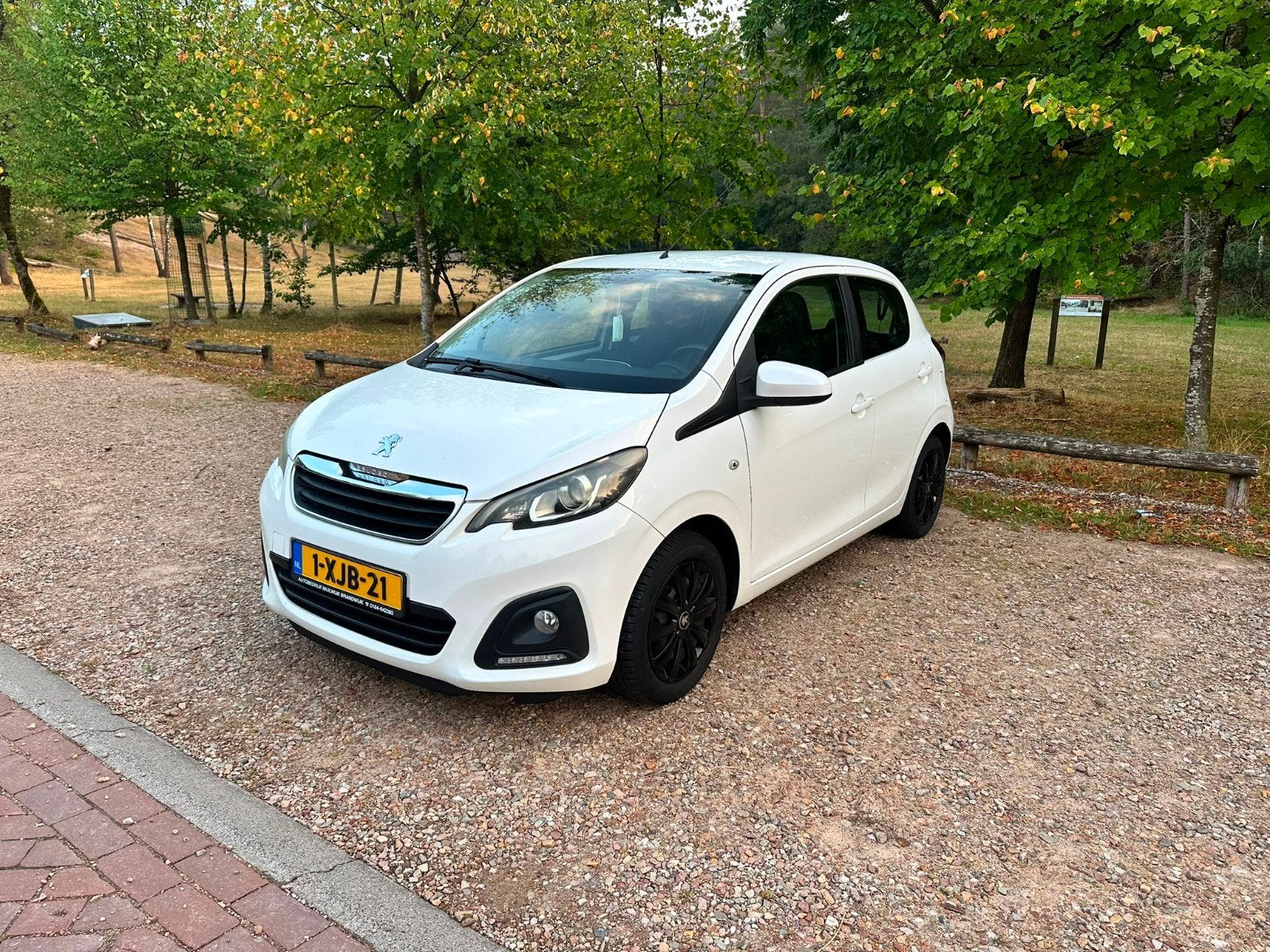 Peugeot 108 1.0 5DR 2014 Wit APK Oktober 2027, Auto's, Peugeot, Voorwielaandrijving, 31 €/maand, 4 stoelen, Wit