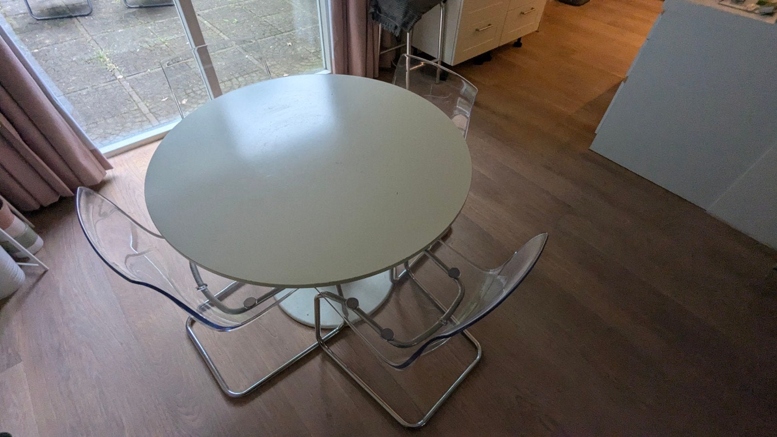Retro tafel met 4 IKEA stoelen - Wegens verhuizing, Huis en Inrichting, Tafels | Eettafels, Ophalen, Gebruikt, Rond, Vier personen