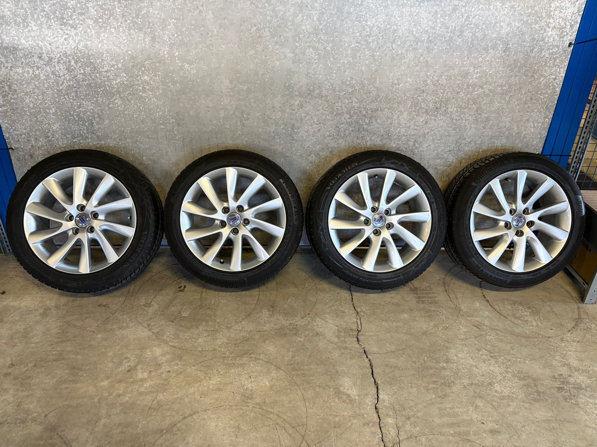 17'' 10-spaak Silver - V70 - Vredestein Wintrac Pro - 215/50