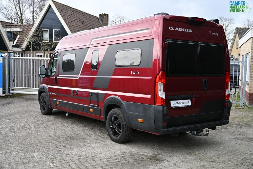 Adria Twin 640 SL 2018 Enkele bedden|Zonnepan.|Luifel|180 PK, Caravans en Kamperen, Campers, Verwarmde buitenspiegels, Buscamper of Camperbus