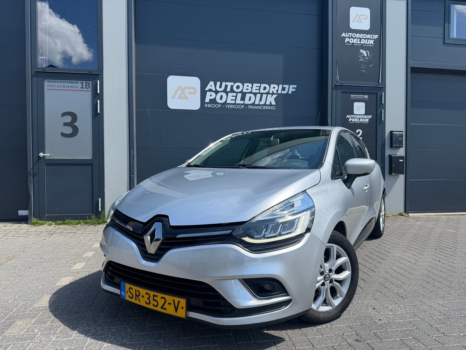 Renault Clio Energy TCe 90pk Eco2 S&S 2018 Bomvol Xenon Pdc, Voorwielaandrijving, 898 cc, 49 €/maand, Origineel Nederlands