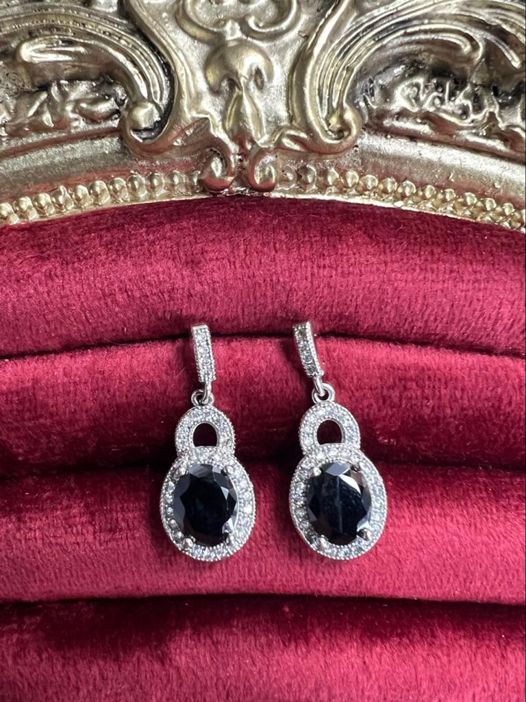 Elegante oorbellen met zwart glas en zilverkleurige details, Sieraden, Tassen en Uiterlijk, Oorbellen, Met kristal, Hangers, Zwart